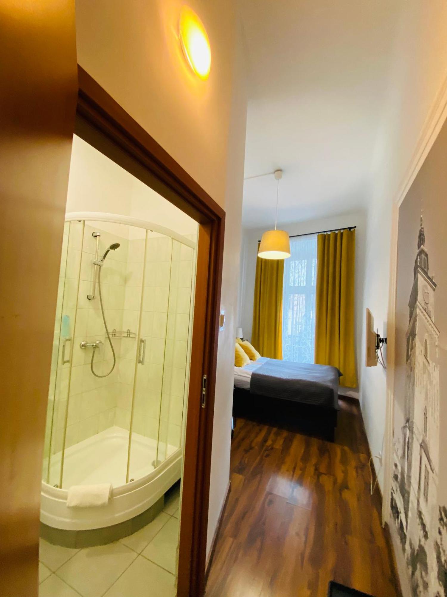 Krakow Apartments & Rooms ภายนอก รูปภาพ
