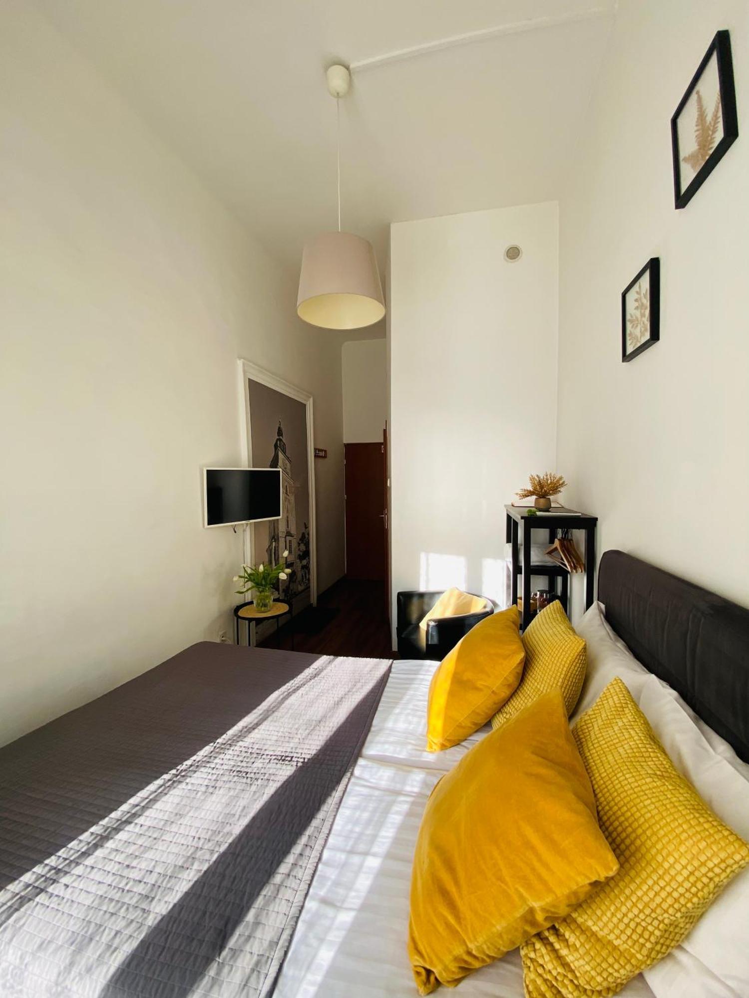 Krakow Apartments & Rooms ภายนอก รูปภาพ