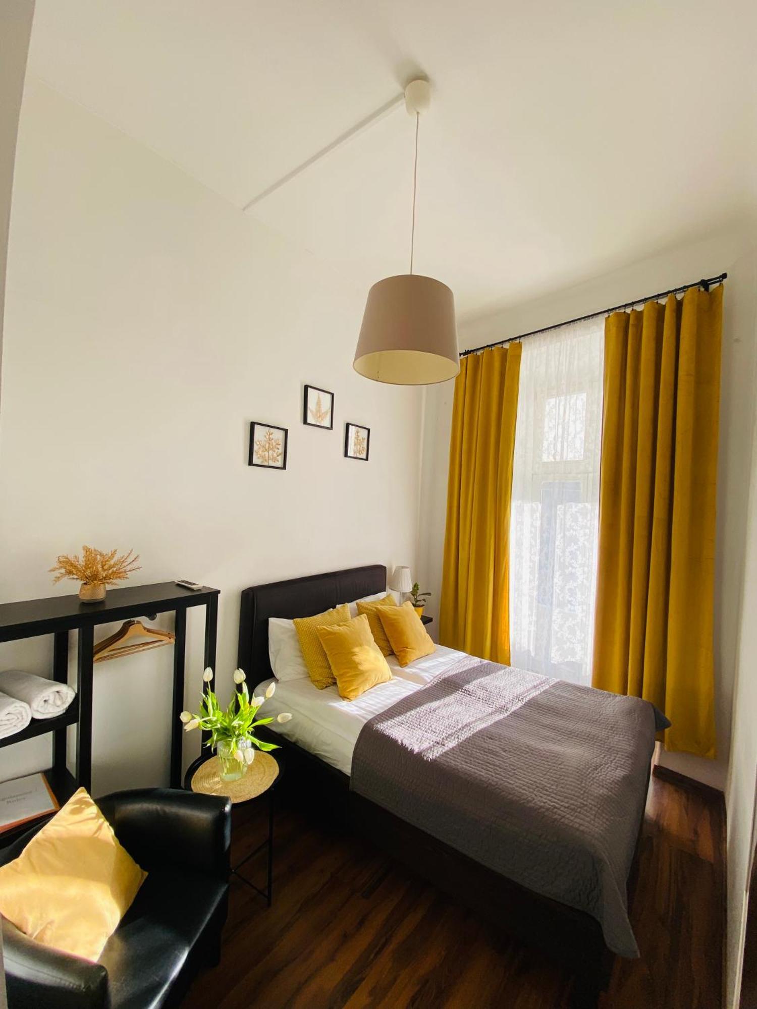 Krakow Apartments & Rooms ภายนอก รูปภาพ