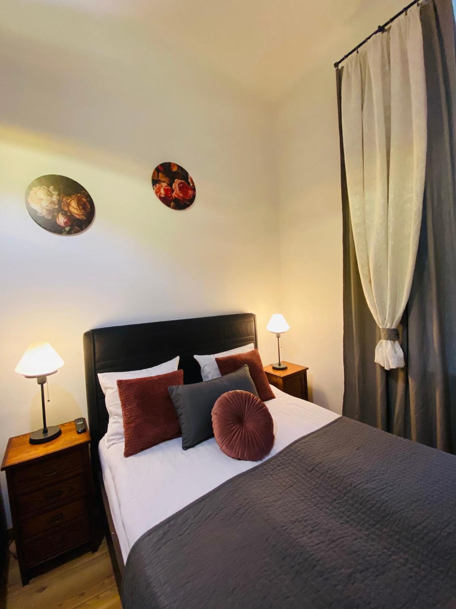 Krakow Apartments & Rooms ภายนอก รูปภาพ