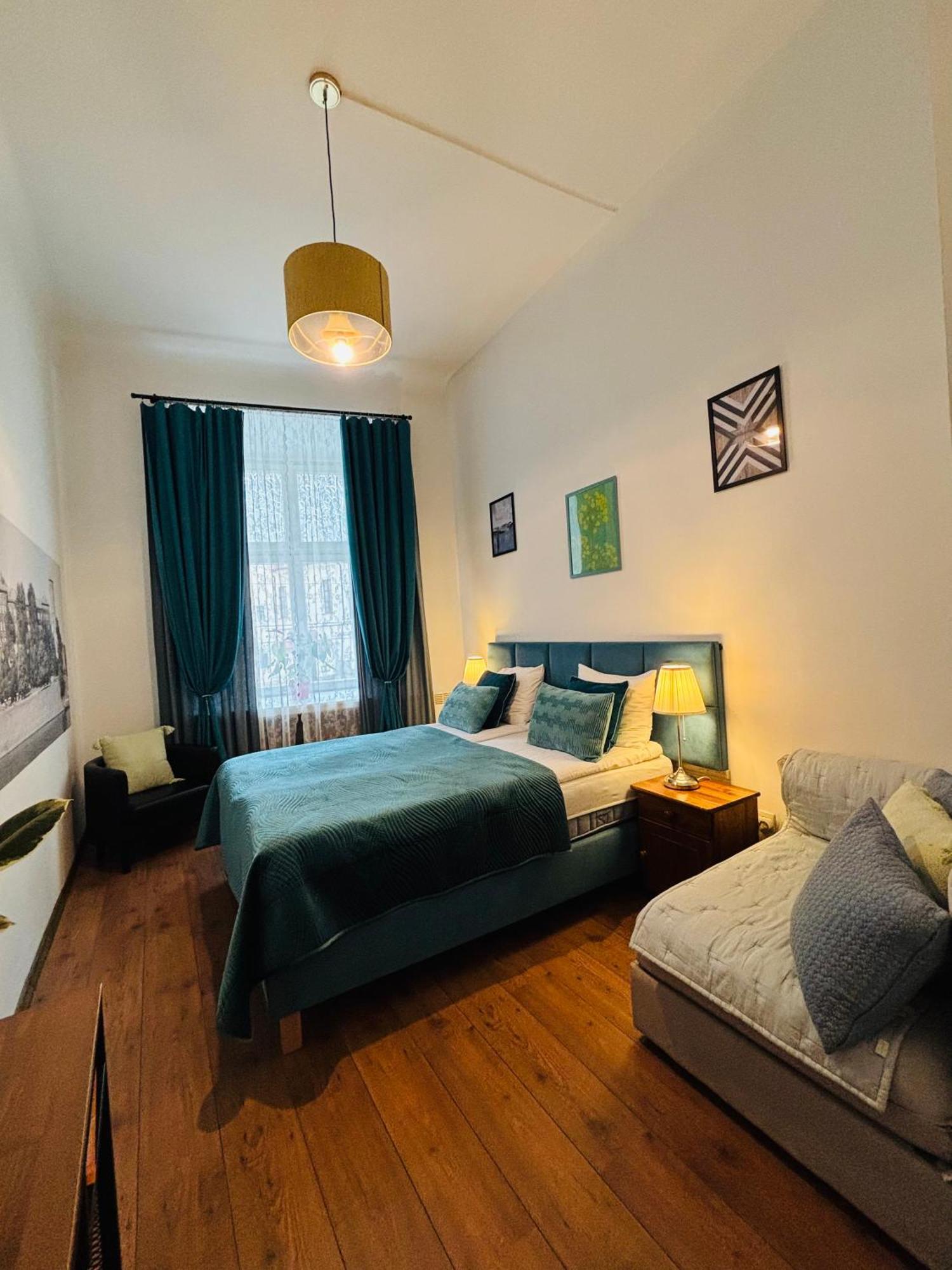 Krakow Apartments & Rooms ภายนอก รูปภาพ